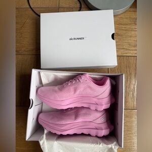 ALO Runner Shoes in Candy Heart Pink